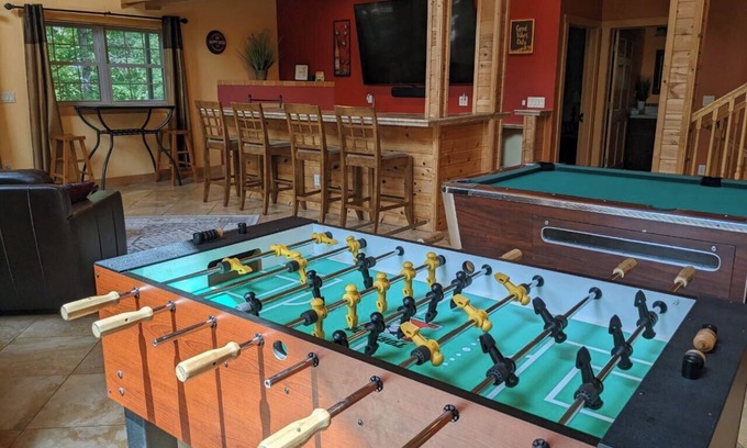 Baraboo Cabin | Magical Secluded 5king Lodge> bunk room, playset> Dells, WaterParks, Devils Lake