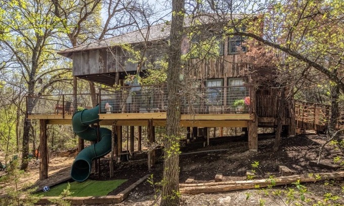 Dennis Cabin | Magical Treehouse on the Brazos River with spiral slide off the deck! 350 acres! Tubing!