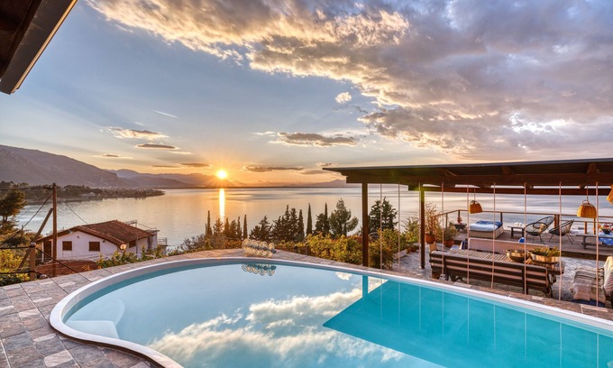 Kamena Vourla Villa | Magical view, villa Asproneri, Kamena Vourla
