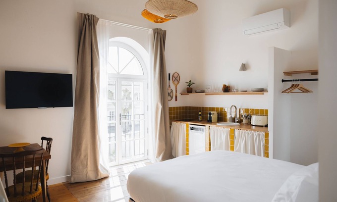 Saint-Seurin-de-Cadourne Apartment | Magnificent Suite Apartment with swimming pool N°3