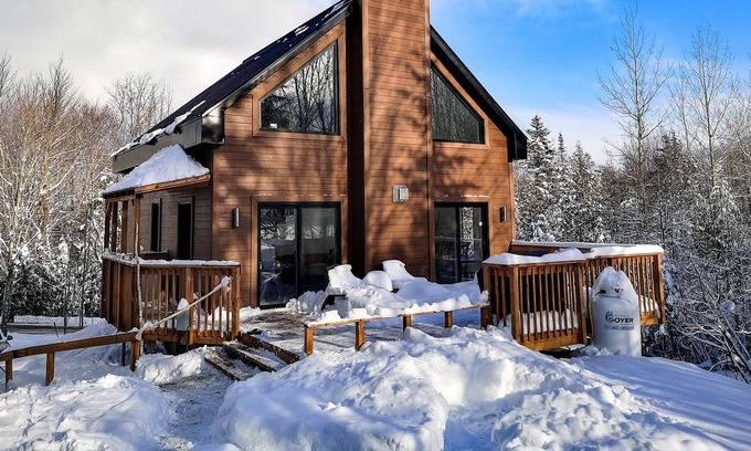 Sainte-Ann-des-Lacs Ski Chalet | Magnificent New Cottage for Rent - Near St-Sauveur