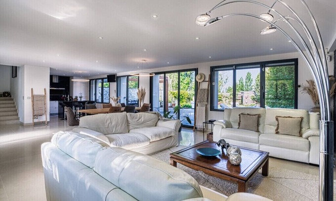 Jouars-Pontchartrain Villa | Magnificent villa with swimming pool, near Versailles and Paris