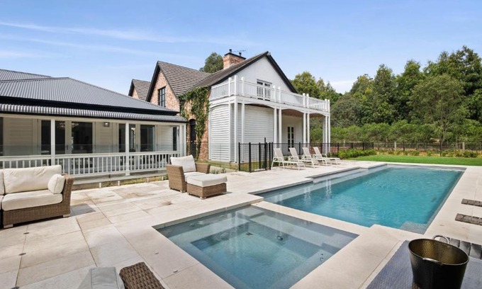 Torquay House | Magnificence on Scorpio