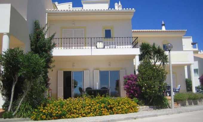 Meia Praia House | Magnificent 2 Bed Town House overlooking the beach at Meia Praia