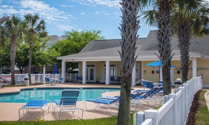 Central Myrtle Beach Apartment | Magnificent 2BR condo, ground floor , Pool