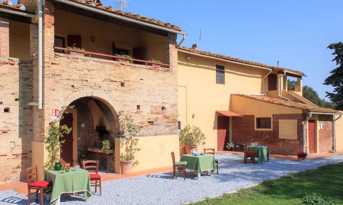Collesalvetti Other | Magnificent and large apartment in the Tuscan countryside