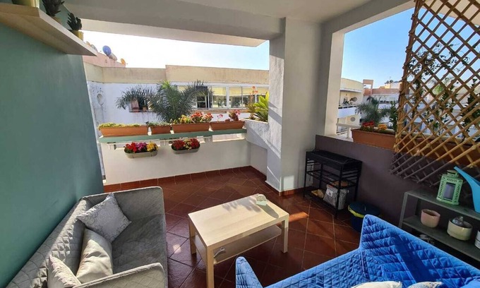 Pont Blondin Apartment | Magnificent apartment with terrace and pool view