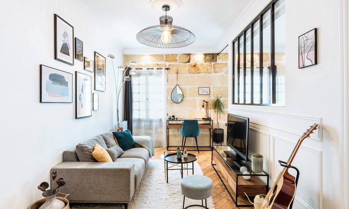 Saint-Michel Apartment | Magnificent Apartment for 2 in the City Centre