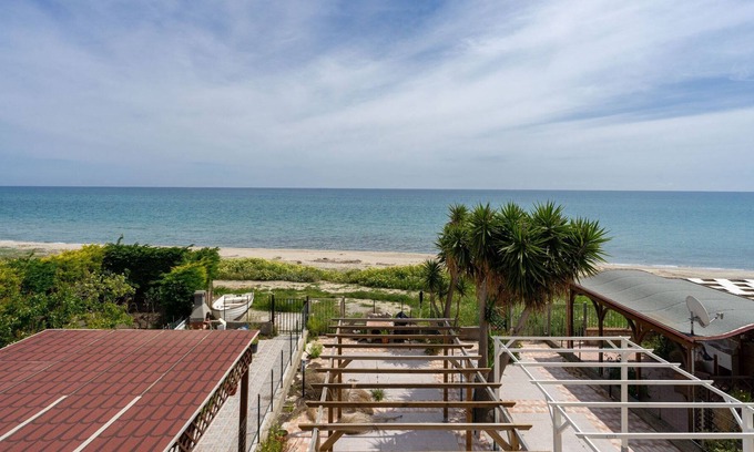 Strongoli Apartment | MAGNIFICENT APARTMENT - SEA FRONT