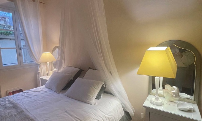 Ceret Apartment | Magnificent apartment with direct access to the Place des 9 Jets in CERET.