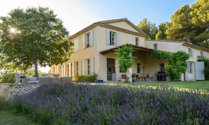 Nord House | magnificent bastide with pool and tennis walking distance from Aix en Provence