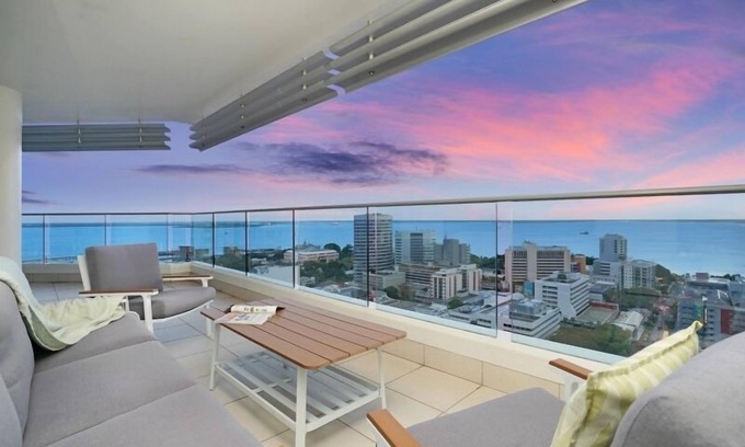 Darwin City Centre Apartment | Magnificent City Location, Harbour Views, Pool/Gym