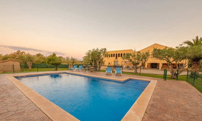 Perelada Villa | Magnificent house with pool, jacuzzi and garden 15 minutes from the beach