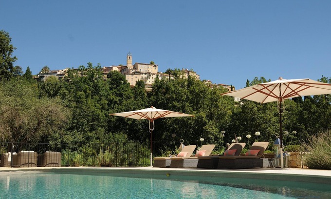 Chateauneuf-Grasse Villa | Magnificent Villa With Pool Enjoying Idyllic Views Of Town.