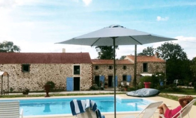 La Gaubretiere Cottage | Magnificent Gite de charme 15 p, near Puy du Fou with heated swimming pool