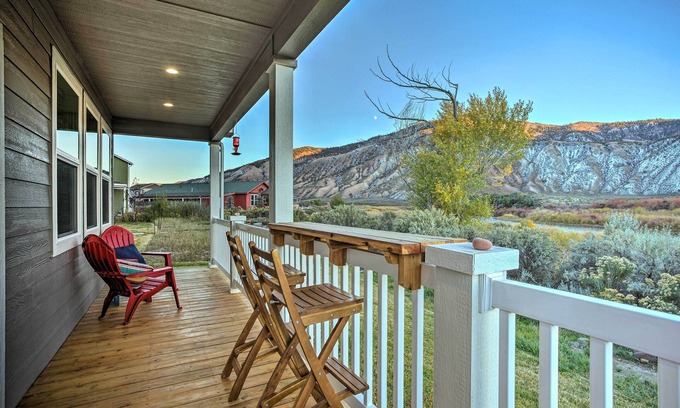 Dotsero House | Magnificent Gypsum Retreat on the Colorado River!