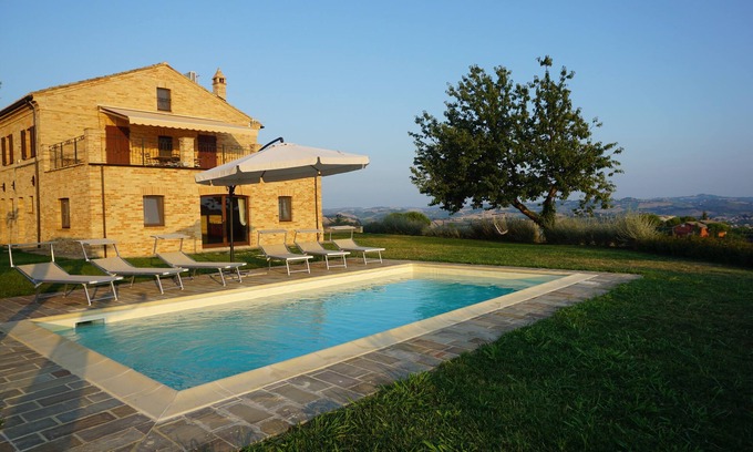 Magliano di Tenna House | Magnificent holiday villa with pool &gorgeous 180 ° views. Perfect for families.