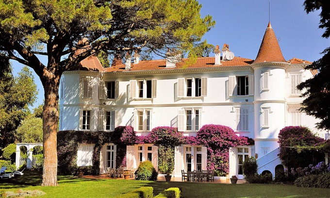 Cannes House | MAGNIFICENT HILLTOP CHATEAU WITH SEA VIEWS, 10 minutes from Cannes Croisette