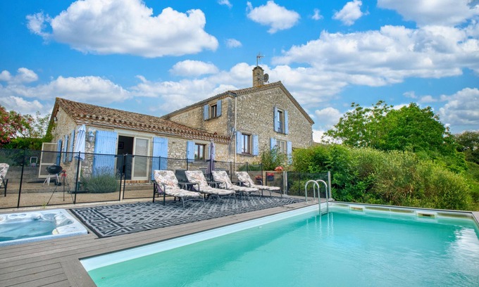 Razac-d'Eymet Villa | Magnificent House with Private Pool, Jacuzzi, and Exceptional Sunsets