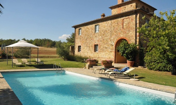 Sinalunga Villa | Magnificent Leopoldian Villa for 10p (+option. 4p) with private pool and garden