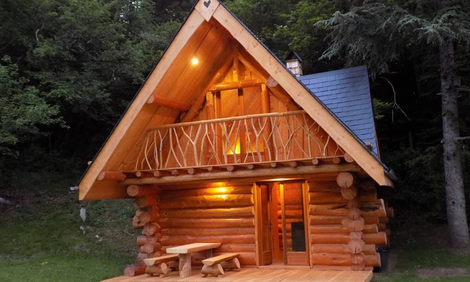 Malvezie House | Magnificent log cabin for up to 4 people
