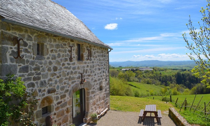 Campuac House | MAGNIFICENT PANORAMIC BARN IN NATURE