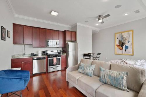 Olde Kensington Apartment | Magnificent Studio W Rooftop Pool