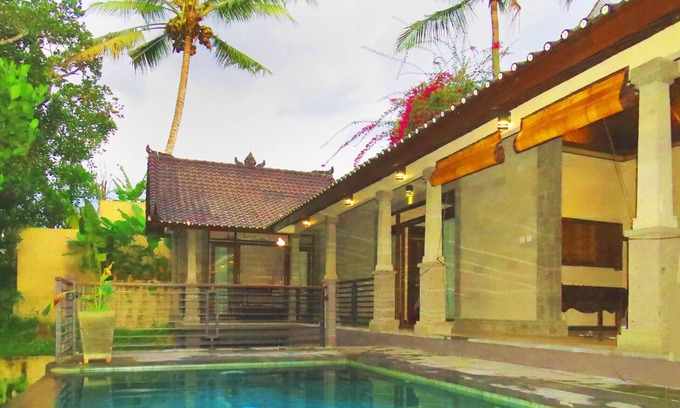 Ubud Villa | Magnificent, tranquil, SECLUDED 2+2 villa on the very edge of the rain forest!