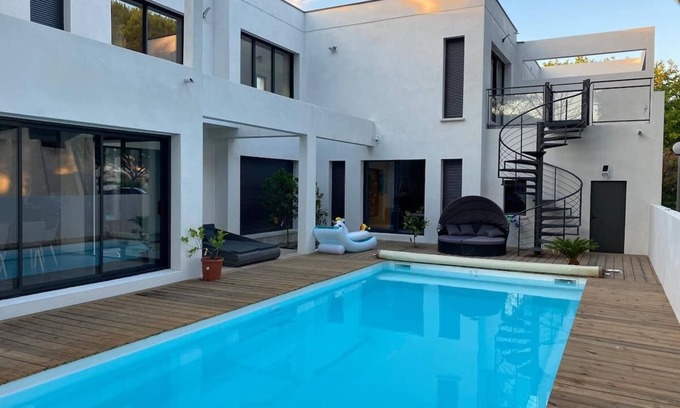 Le Grand Travers House | Magnificent villa with private pool and jacuzzi 100 m from the beach