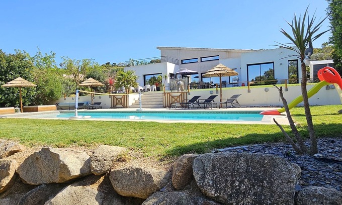 Cirendinu Villa | Magnificent villa classified 5 *, beach on foot and play area!