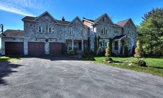 Sutton Villa | Magnificent villa with breathtaking views!