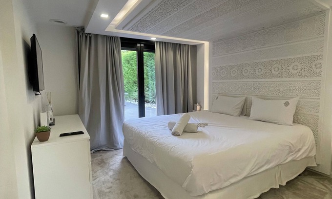 Etiolles Villa | Magnificent villa with swimming pool 35 minutes from Paris