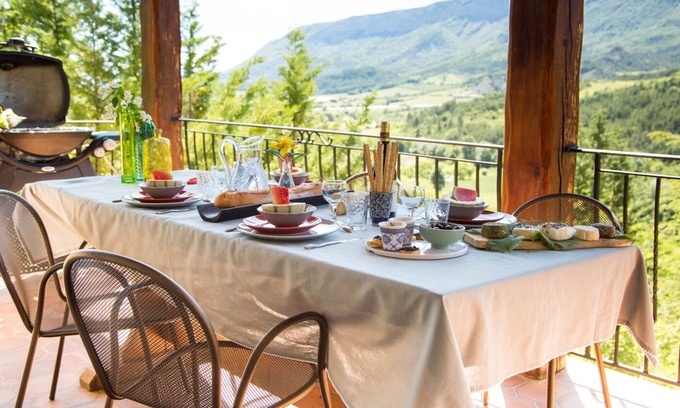 Orpierre Villa | Magnificent villa with large garden, terrace, panoramic view 5 minutes from Orpierre