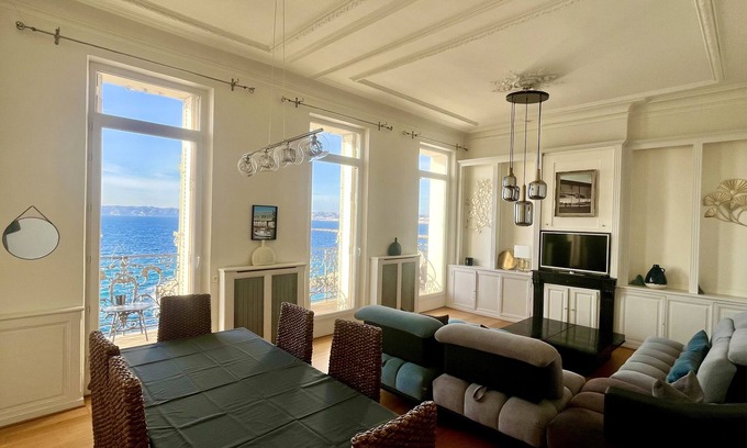 7th Arrondissement Apartment | Magnifique Appartement sur la Célèbre Corniche Kennedy Face à la mer