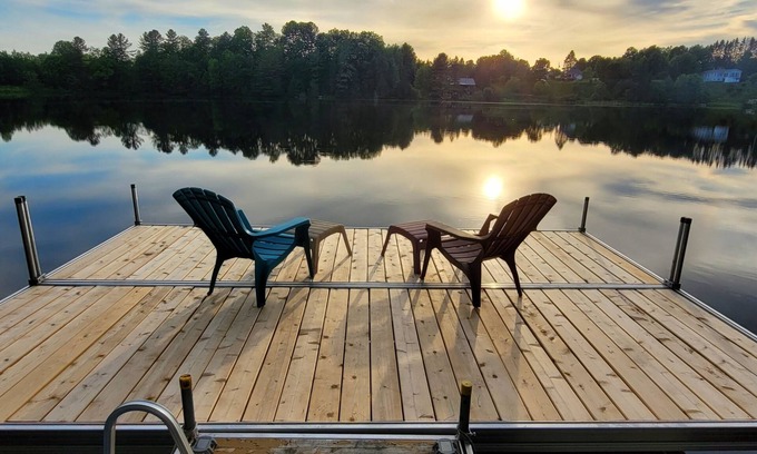 Saint-Andre-Avellin Cottage | Magnifique updated lakefront chalet (CITQ #300310)