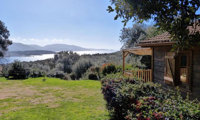 Vetricella Ski Chalet | Magnifique chalet vue mer, a quelques minutes des plages