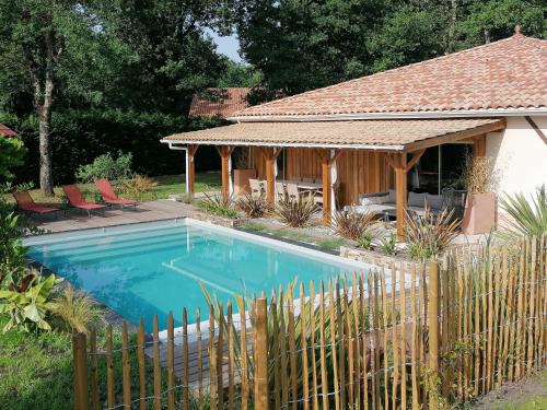 Sainte-Eulalie-en-Born Villa | Magnifique villa avec piscine