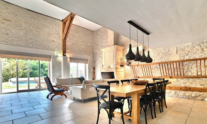 Cravans Other | Magnifique Maison Charentaise Rénovée Avec Goût