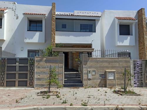 La Nouvelle Ville Ibn Batouta Villa | Magnifique Villa bien équipée, proche de la plage