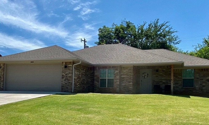 Calera House | *Magnolia Cottage* Sleeps 6. Minutes to Casino, Concerts, Lake, College