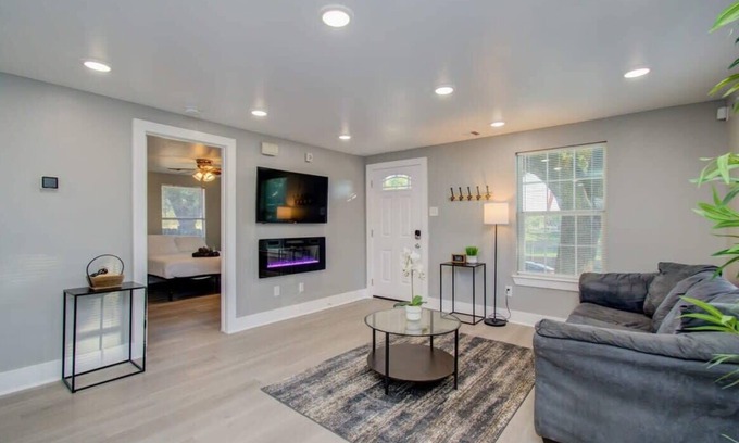 Greater East End House | Magnolia Park Urban Retreat - 2-BD/1-BA with Yard