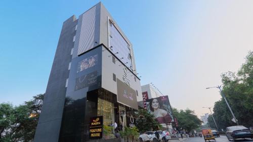 Hadapsar Hotel | Magnus Fortune House Business Hotel , Magarpatta