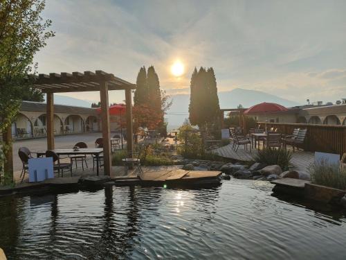 Creston Hotel | Magnuson Hotel Creston