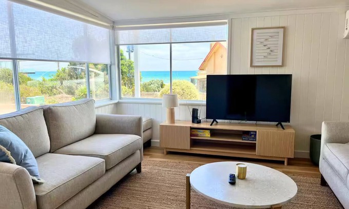 Aldinga Beach House | Magpie Sands · Coastal Escape + Wine Country | Beachside Getaway