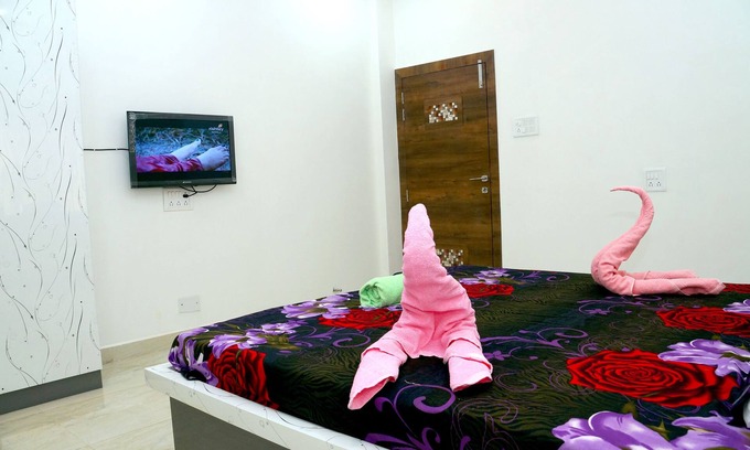 Mahabaleshwar House | mahalaxmi hills as name suggest is situated on the hills of mahabaleshwar