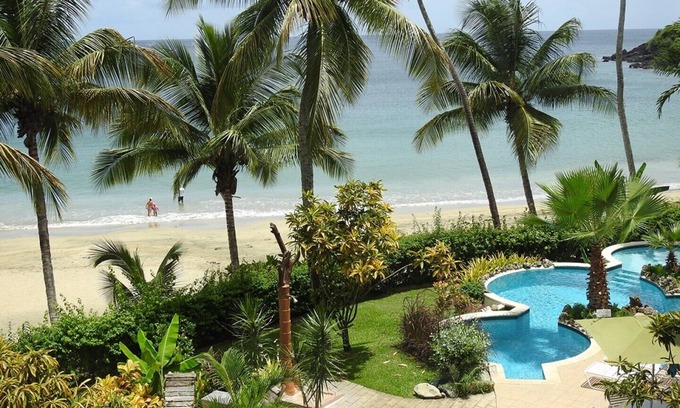 Black Rock Condo | Mahi Mahi Suite, A Seaside Retreat that Sleeps Six on Grafton Beach