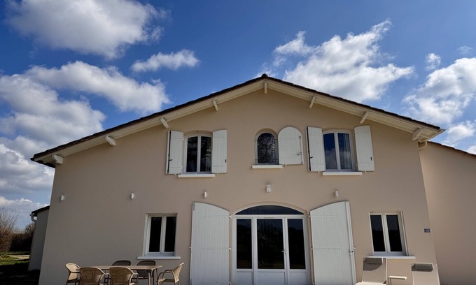 Saint-Sulpice-de-Faleyrens House | Maison Blanche 3 CH 3SDB 1 sofa bed View