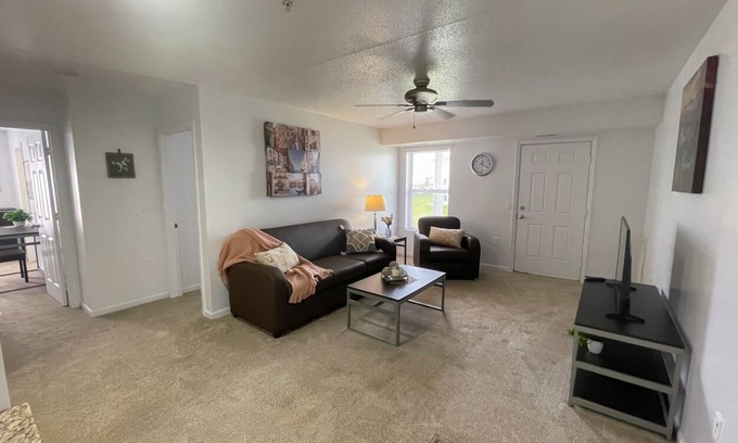 Mount Pleasant Apartment | Main Level 2-bedroom 2-bathroom apartment