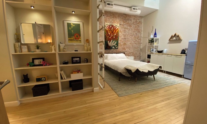 Old West Side Apartment | Main & Liberty Downtown Studio Loft , 1BD, WiFi, AC