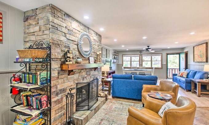 Red River Apartment | Main St Red River Ski Condo with Mountain View!